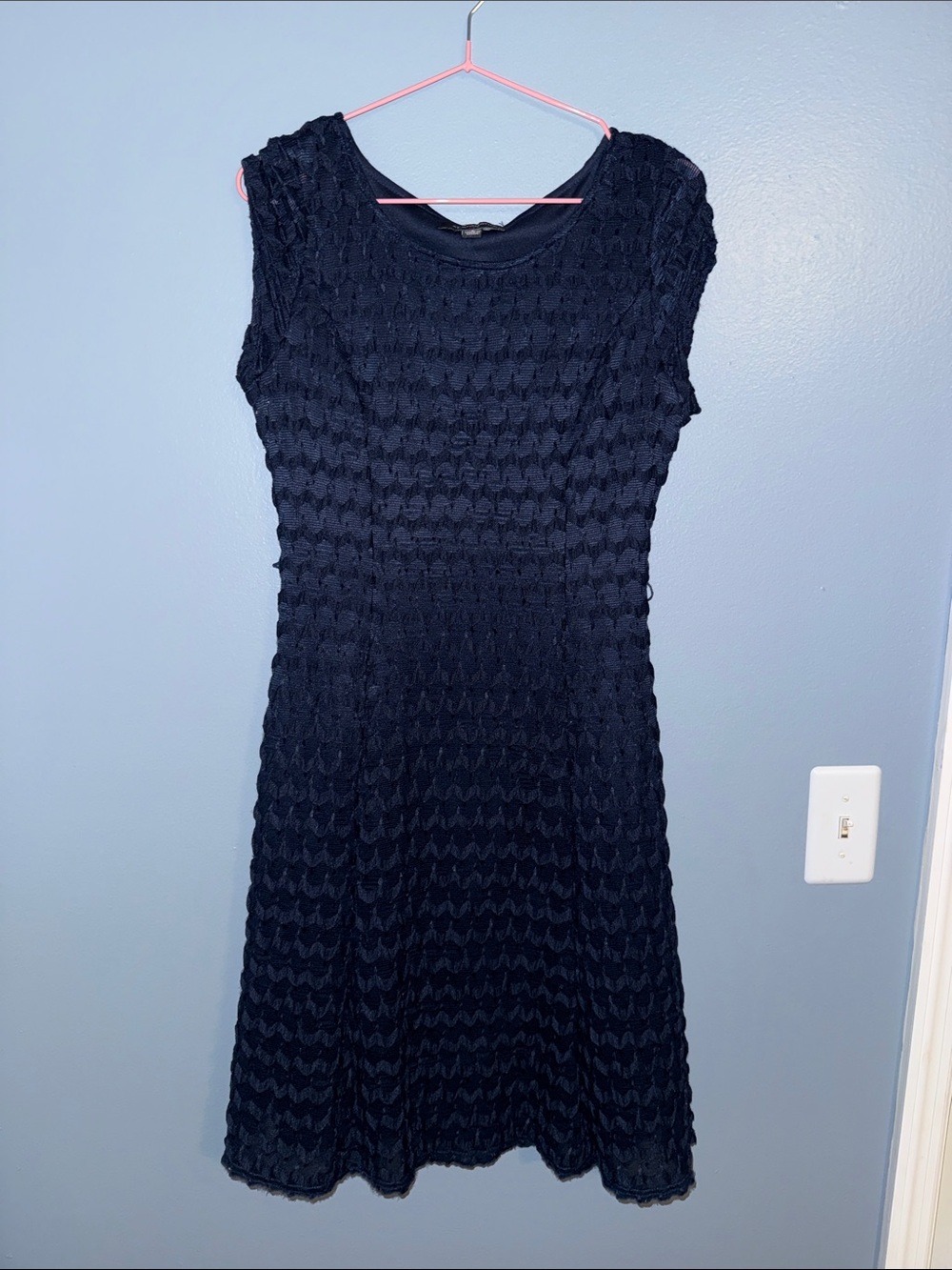 Sharagano Black Textured Cap-Sleeve Midi Dress